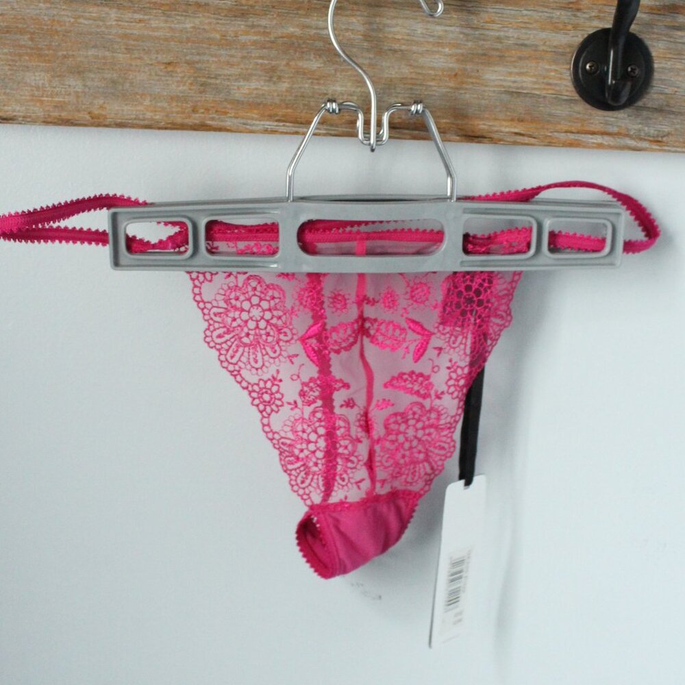 ❄️5/$25🎄 Charnos Deep Pink G string Pantie Large